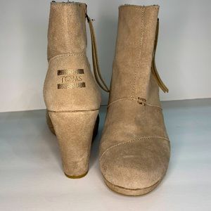 TOMS High Desert Grey/Beige Wedge Boots 9W